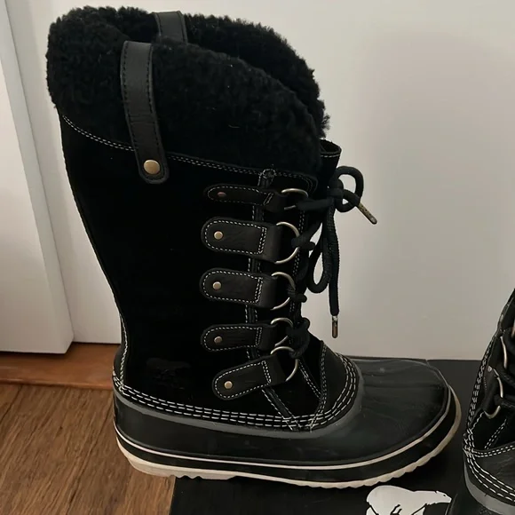 Sorel boots - Picture 3 of 4